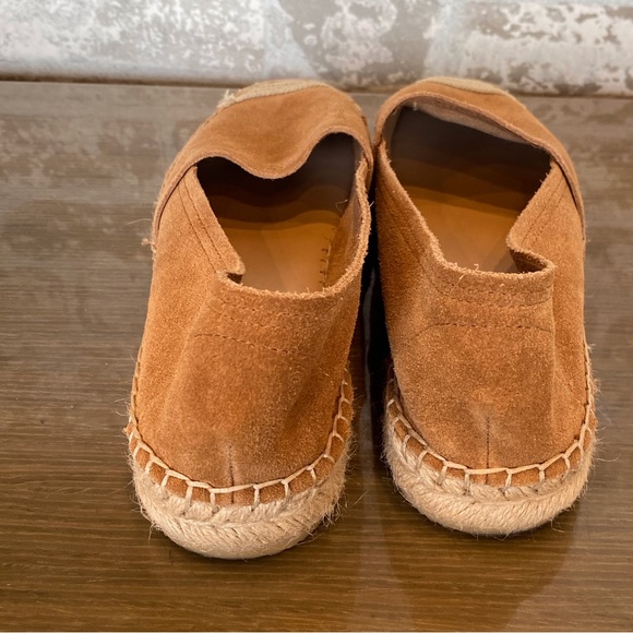 Aqua eather slip on Sz 5 - Picture 2 of 6